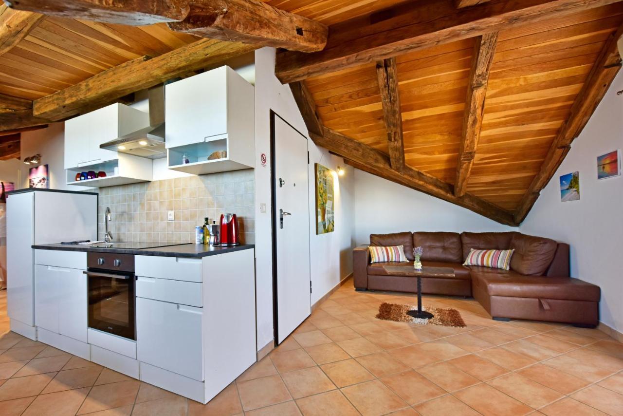 Alavanda Porec - App S Bazenom Екстер'єр фото